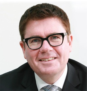 Ông Stephen Clark